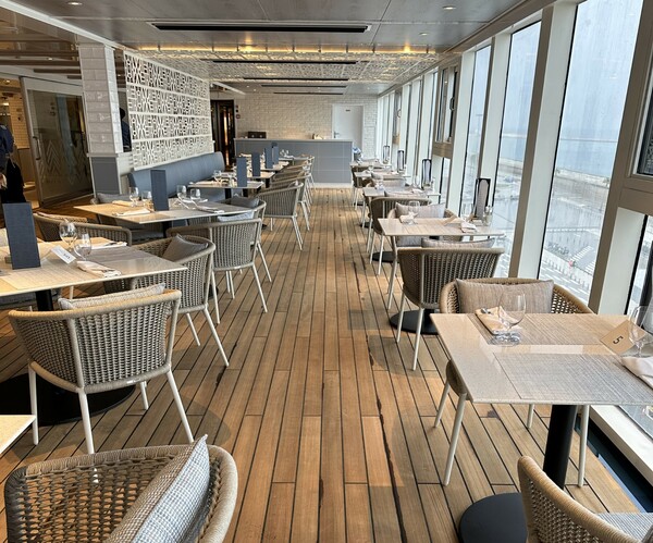 Oceania Marina - Aquamar Kitchen.JPG